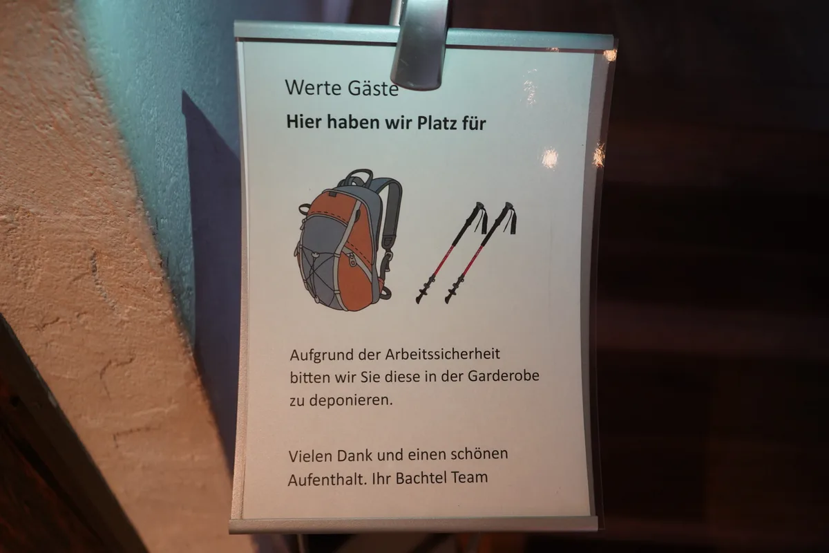 Knatsch um Rucksäcke und Wanderstöcke auf dem Bachtel